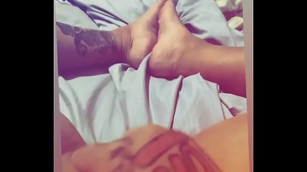 Chola tetona fanática de KKKast se pajea pa sus seguidores Otakus fachos vírgenes con Los Simpson de fondo